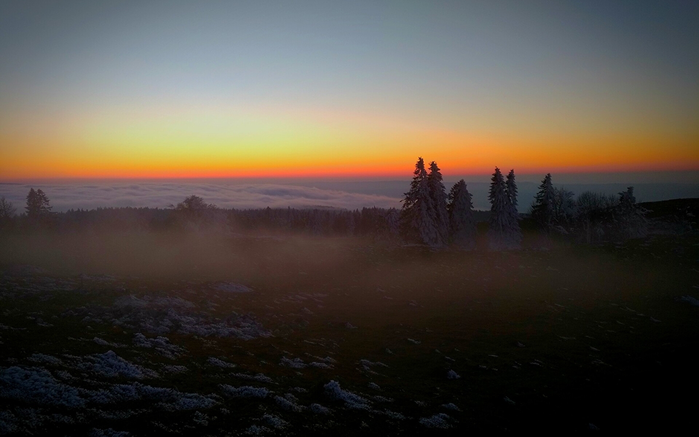 Rando : lever de soleil sur les crêtes