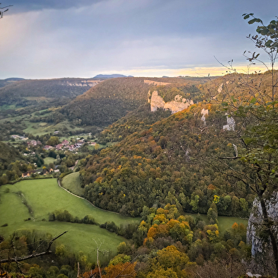 Reculée des Planches et cascade des Tufs