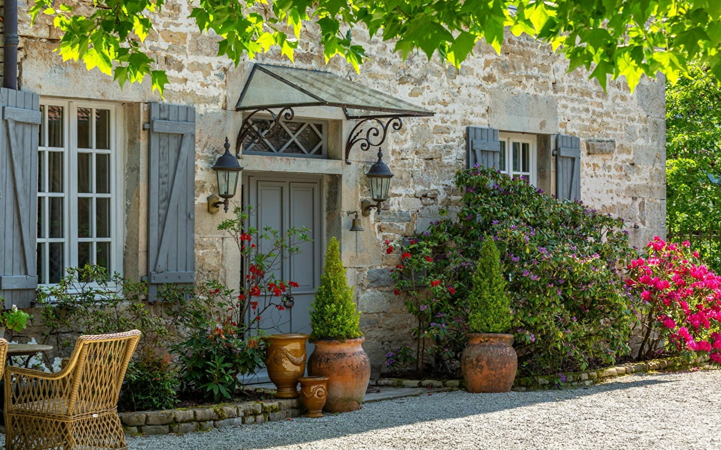 A l'Ombre du Château : Gîte des Baumes du Verneau