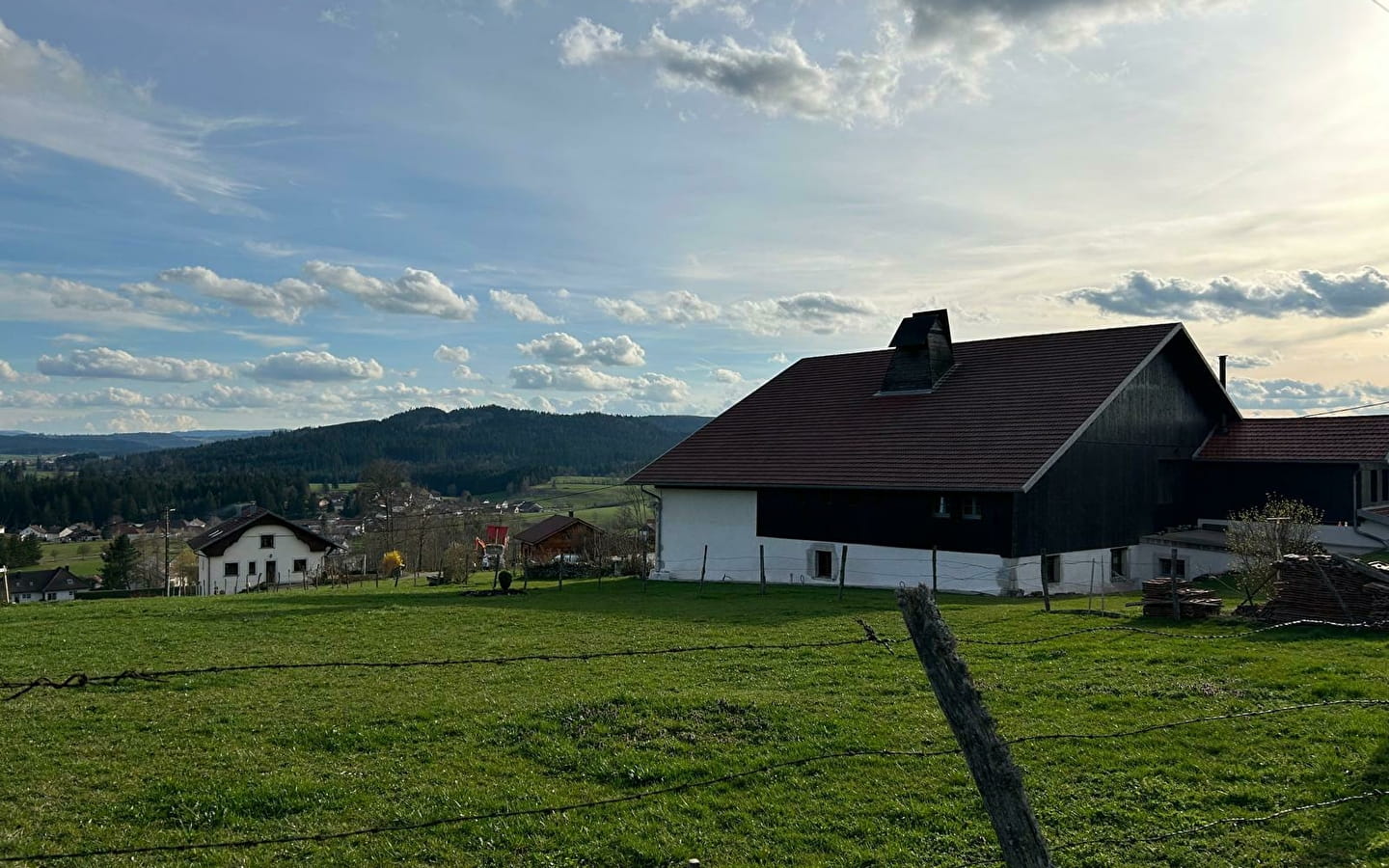 Visite d'une ferme comtoise restaurée en maison d'habitation à Bonnétage