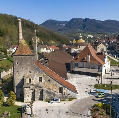 Visite du chantier de reconstruction d'une charpente du XVe siècle